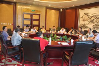 区政府与四川天恒泰有限责任公司洽谈投资合作协议